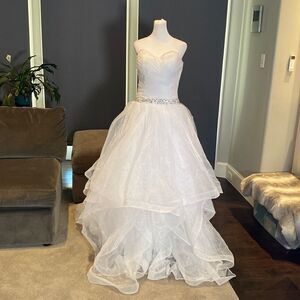 Women’s White Wedding Dress Tulle Ruffles Sweetheart Neckline Size 6 NWOT